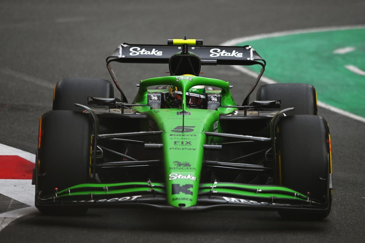 La griglia di partenza del GP dell'Azerbaijan: Carlos Sainz in P2, dietro a Max Verstappen