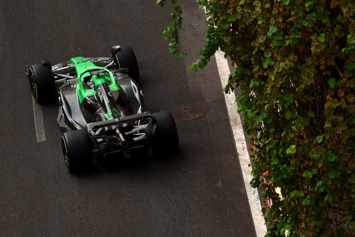 La griglia di partenza del GP dell'Azerbaijan: Carlos Sainz in P2, dietro a Max Verstappen