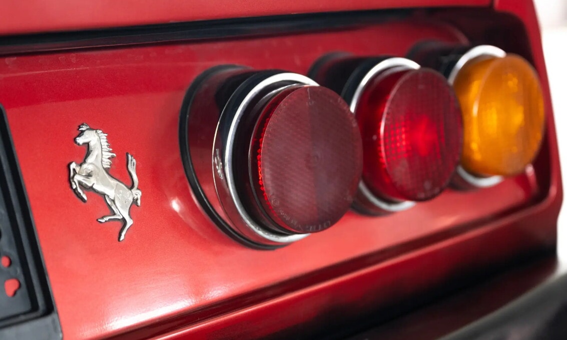 Dall’argento al rosso: la Ferrari di Lauda all’asta per oltre 200mila euro