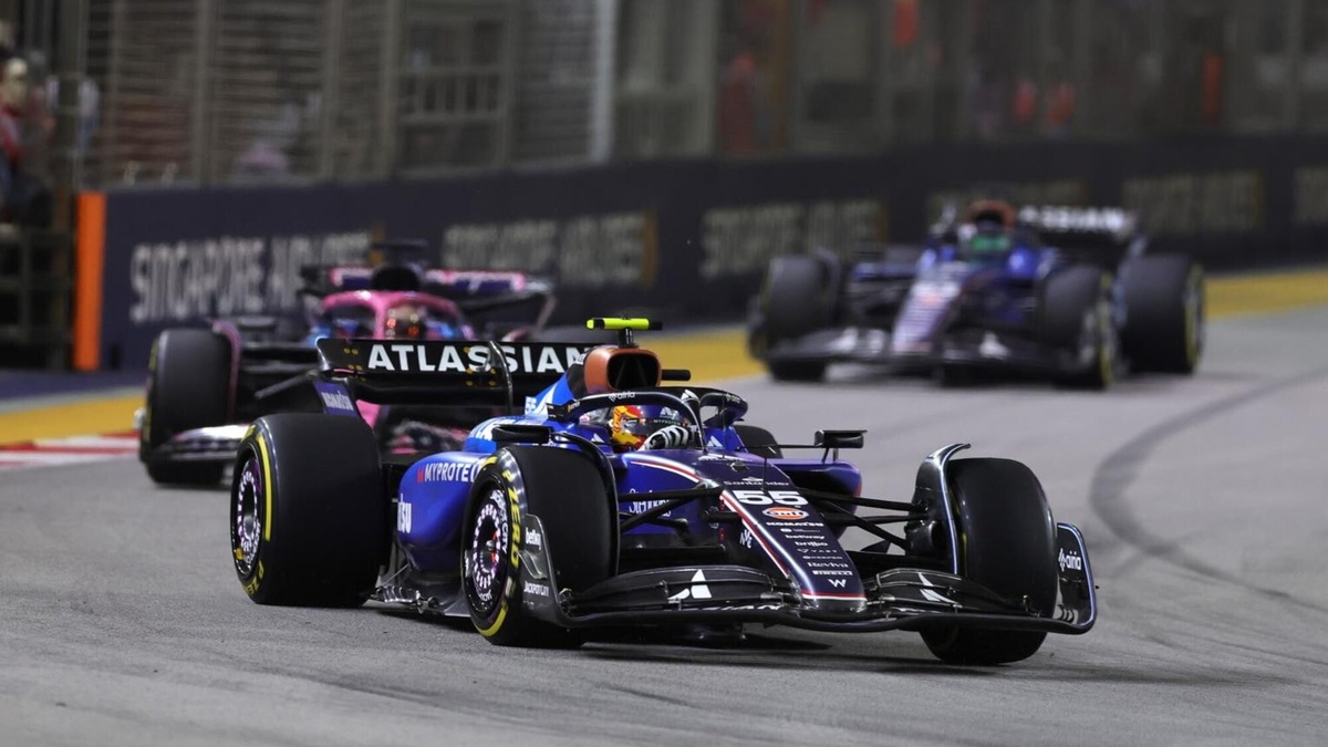 Carlos Sainz critica la regia: “Troppi VIP, pochi sorpassi”