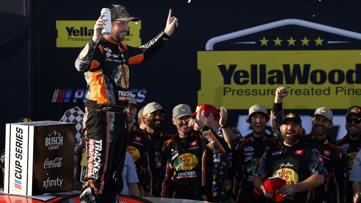 NASCAR: Briscoe fa sua Talladega, duello finale tra campioni