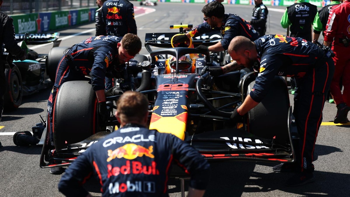 Dilemma compagno di Verstappen, Red Bull temporeggia: decisione solo prima di Abu Dhabi?