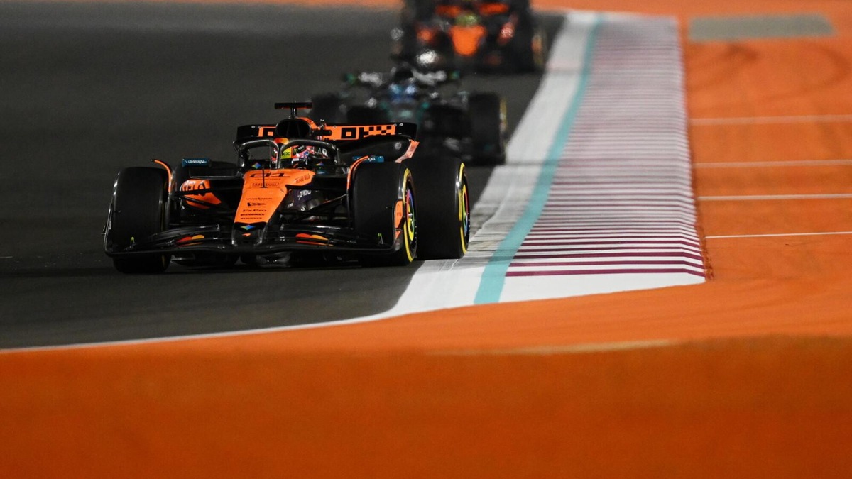 Piastri vince la Sprint in Qatar e torna il sorriso: "Tutto liscio finora, continuiamo così"