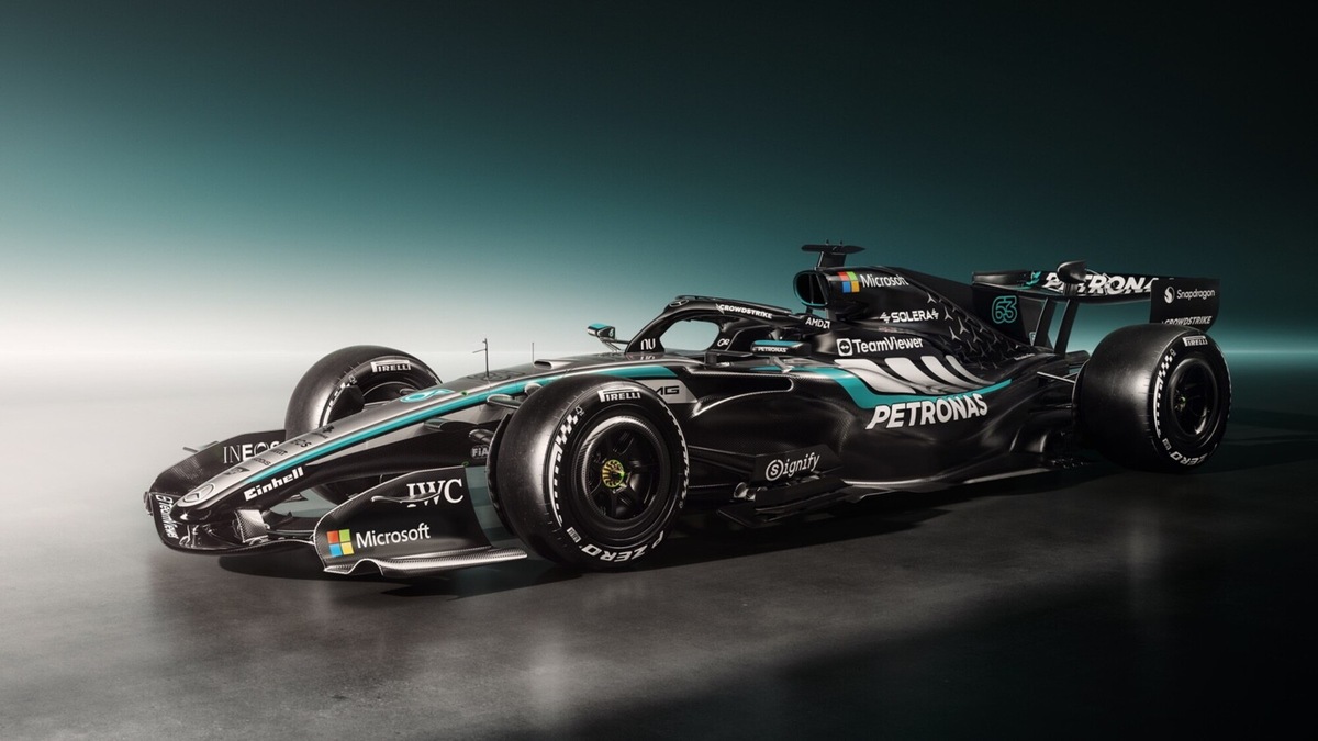 Mercedes W17, svelate le forme della 2026 con il motore "furbo"
