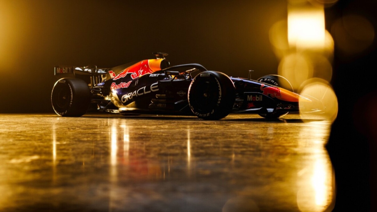 Ecco la "vera" Red Bull RB22: doppio push-rod e pance strettissime
