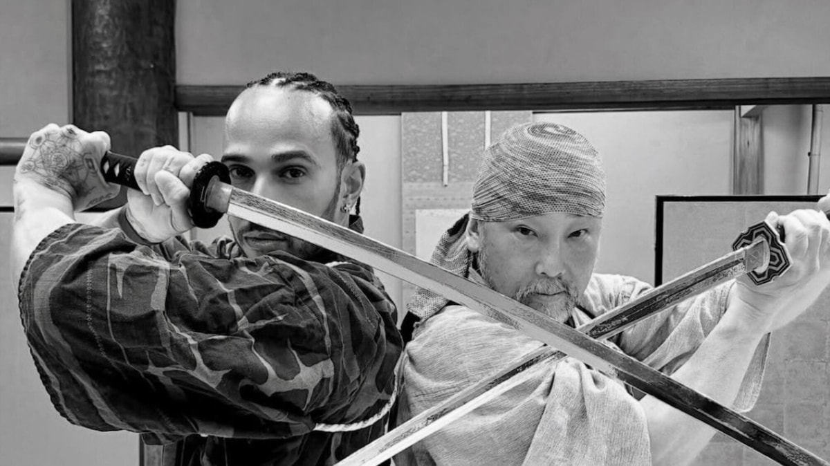 Hamilton incontra Shimaguchi in Giappone: da Kill Bill al Gran Premio di Suzuka