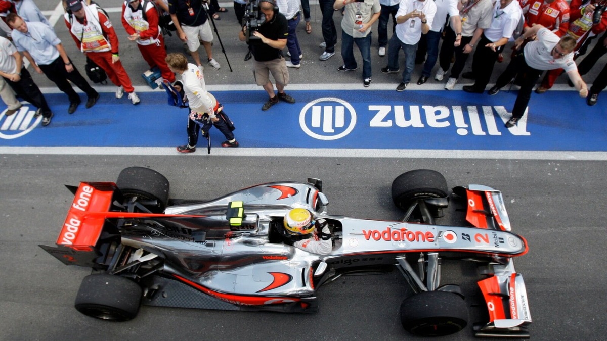 Hamilton e la McLaren spinta a mano: la folle pole del GP del Canada 2010