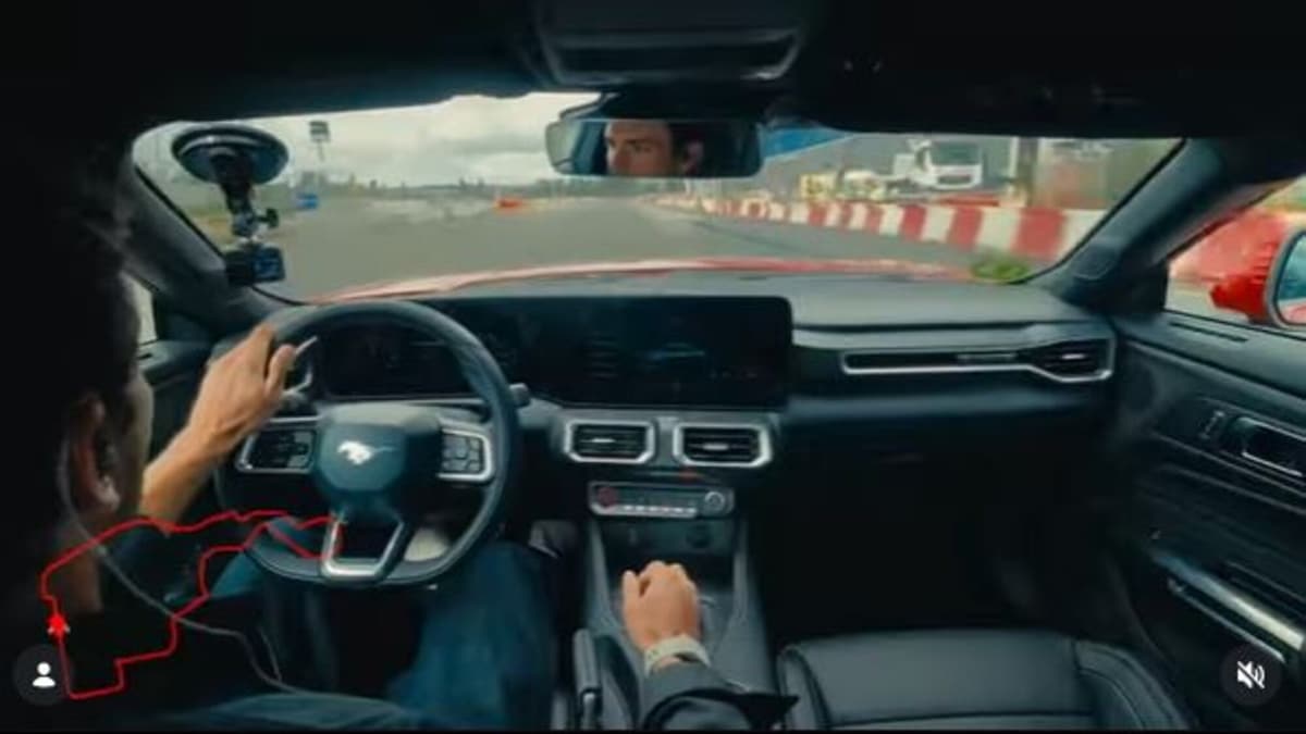 Sainz gira a sorpresa sul Madring, la prova su una Mustang GT da 446 cv