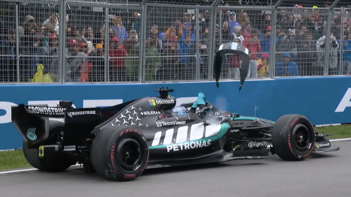 Russell lancia il poggiatesta della sua Mercedes, la Red Bull replica con un tweet