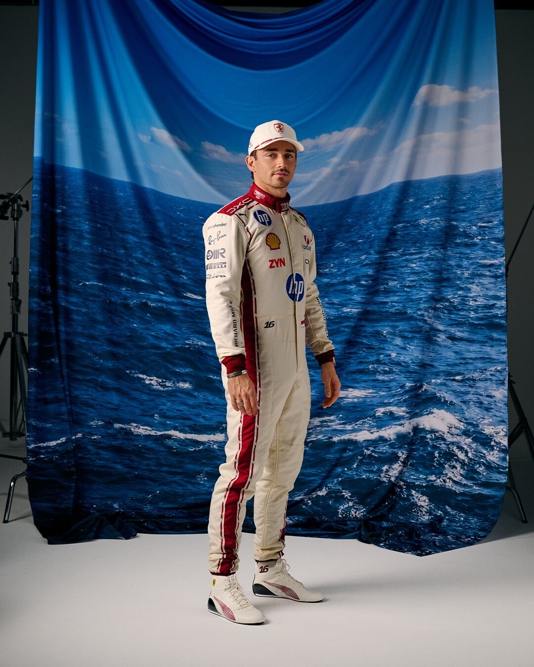 Leclerc, tuta speciale per il GP di casa con i colori di Monaco