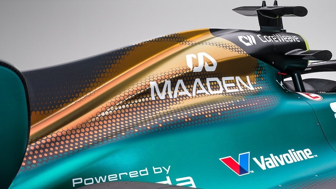 Aston Martin veste una livrea inedita per celebrare la partnership con Maaden