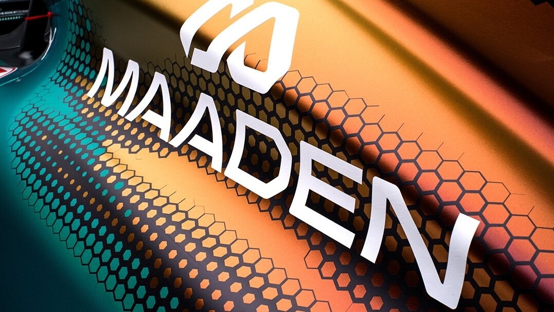 Aston Martin veste una livrea inedita per celebrare la partnership con Maaden