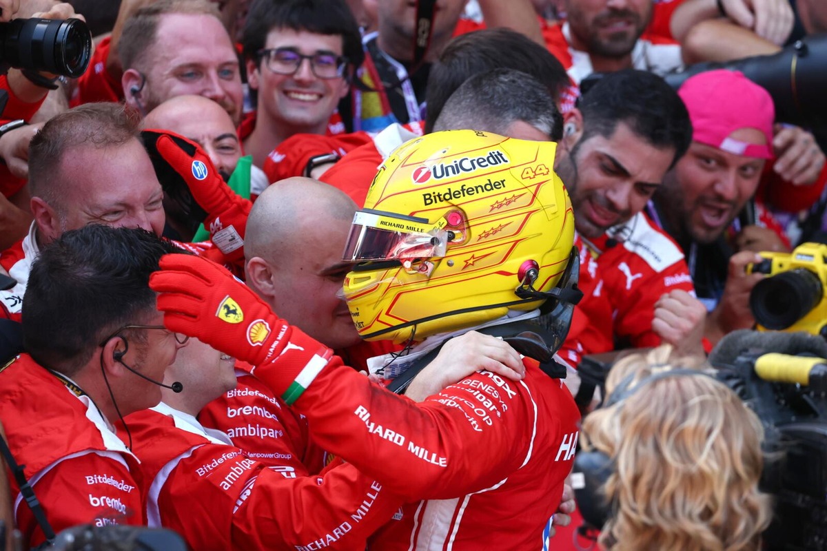 Lewis Hamilton vince la sua prima gara in Ferrari!
