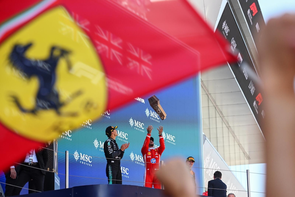 Hamilton sale sul gradino più alto a Barcellona per la prima volta in Rosso
