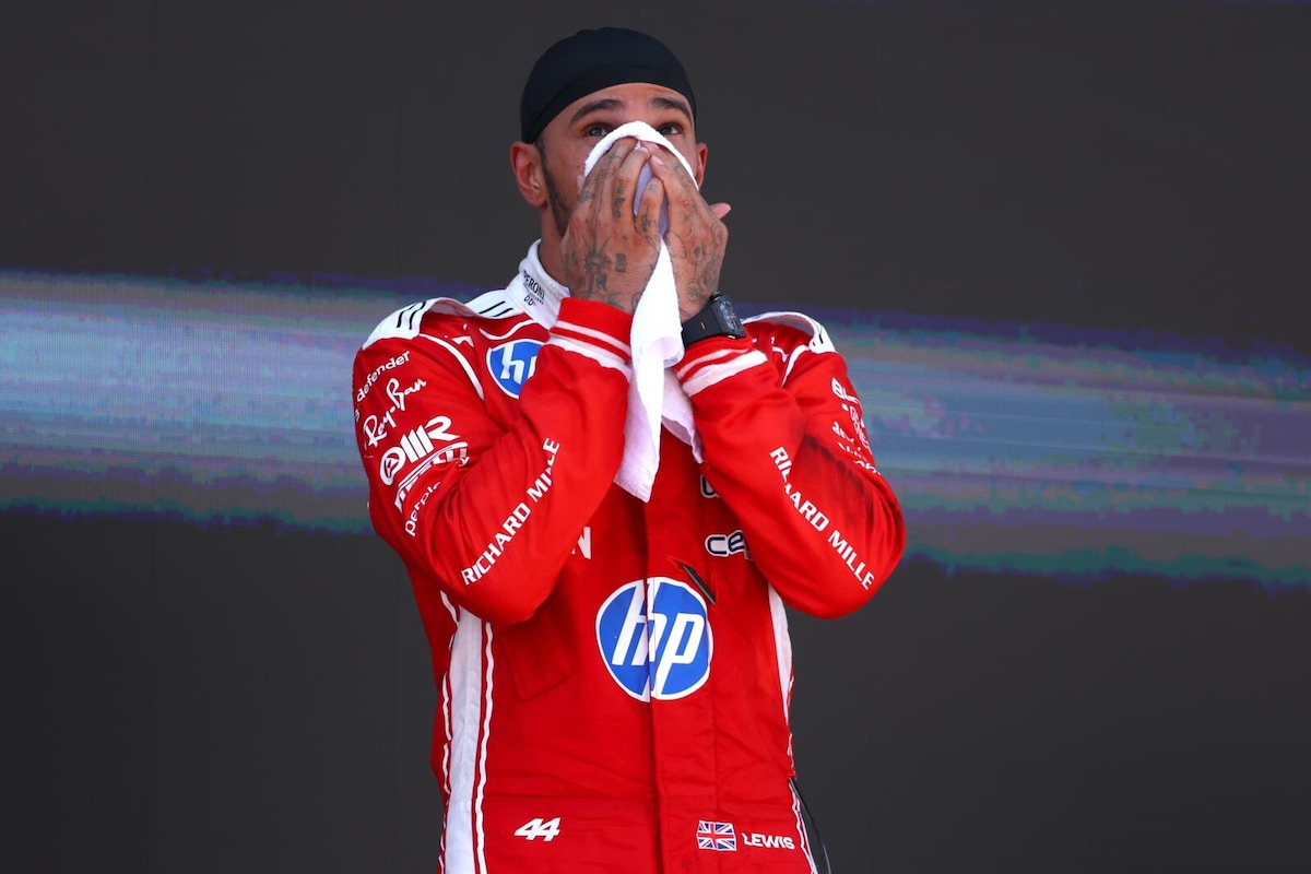 Hamilton sale sul gradino più alto a Barcellona per la prima volta in Rosso
