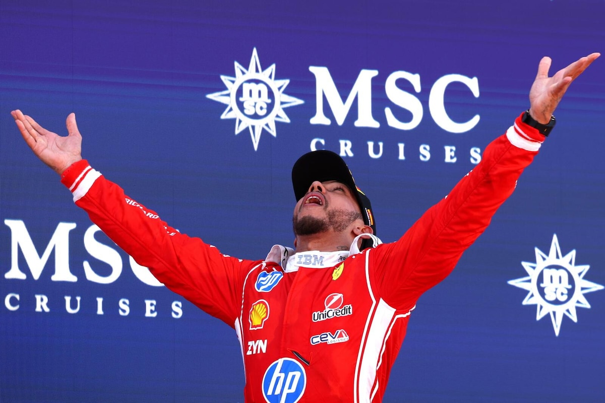 Hamilton sale sul gradino più alto a Barcellona per la prima volta in Rosso