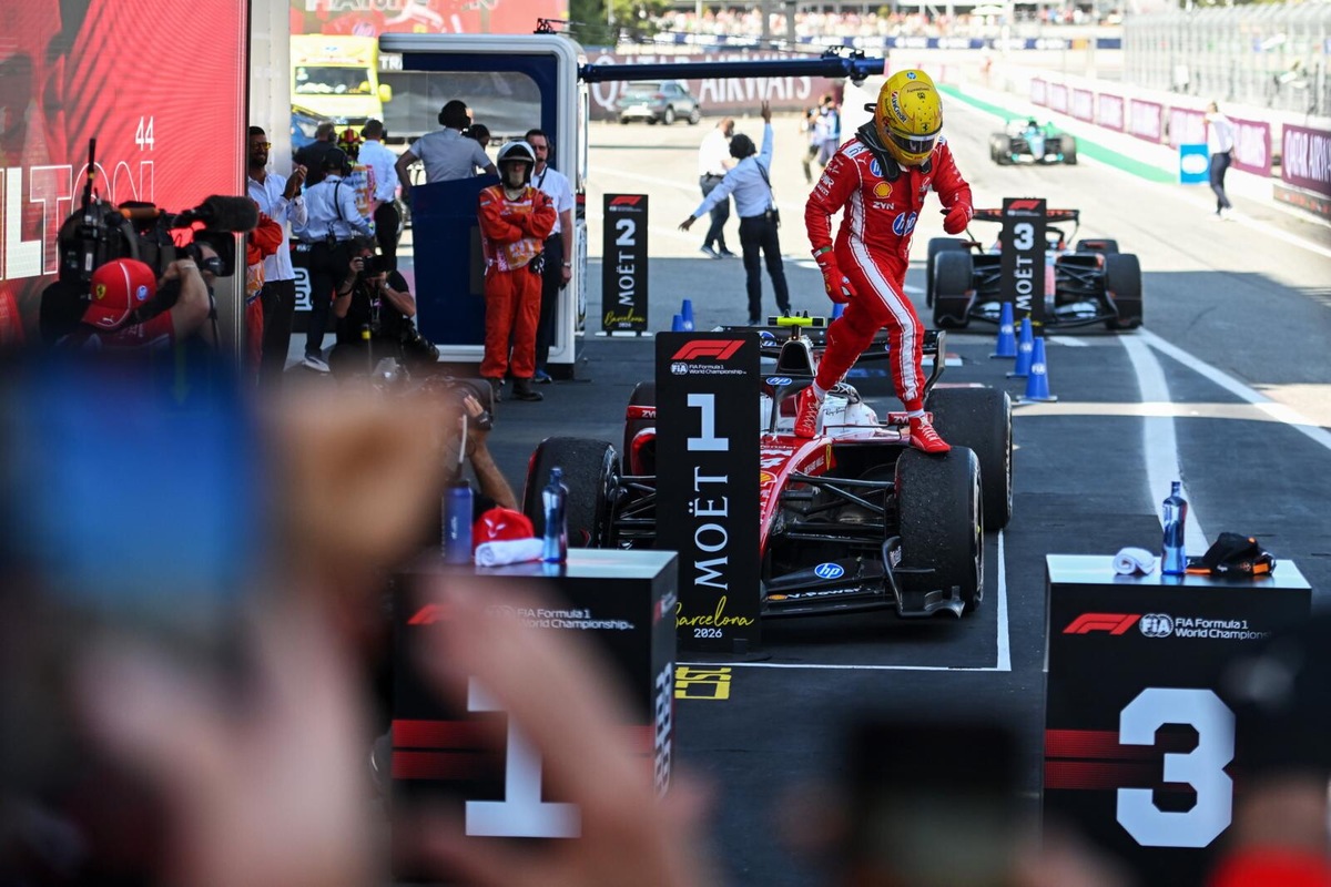 Lewis Hamilton vince la sua prima gara in Ferrari!