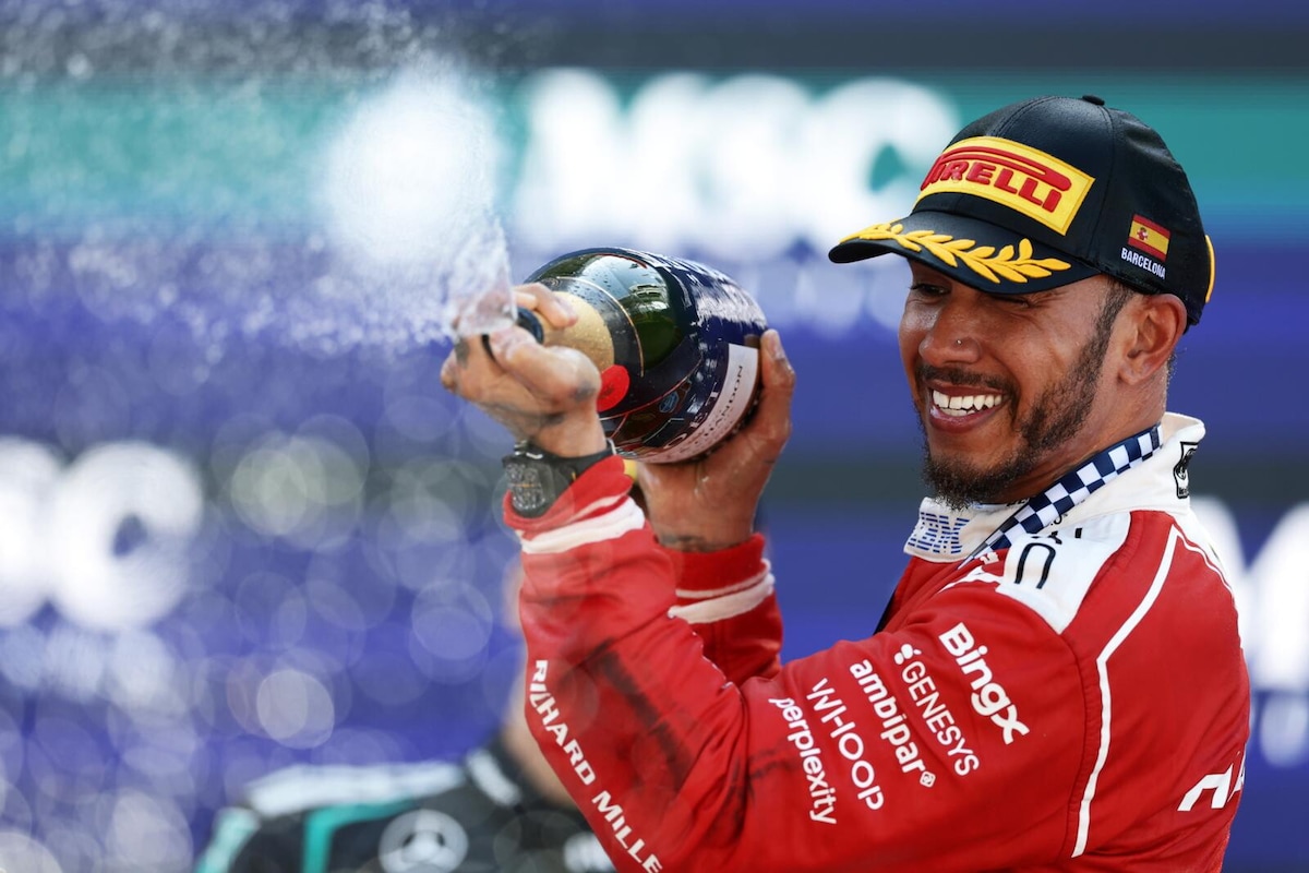 Hamilton sale sul gradino più alto a Barcellona per la prima volta in Rosso