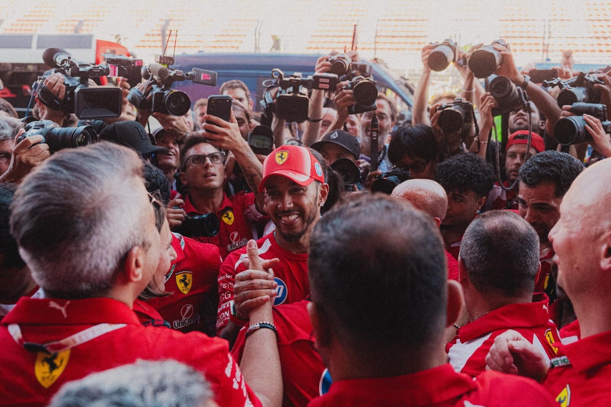 Hamilton e Ferrari, il sogno diventa realtà: la festa per la prima vittoria