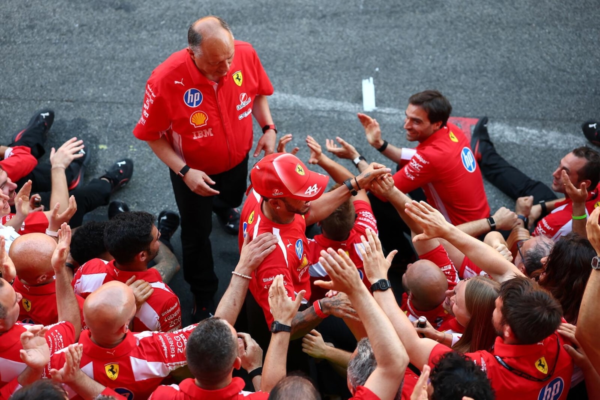 Hamilton e Ferrari, il sogno diventa realtà: la festa per la prima vittoria