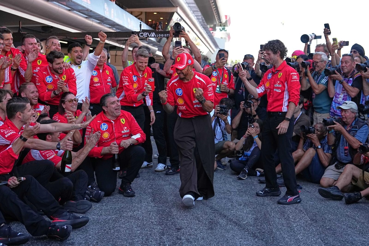 Hamilton e Ferrari, il sogno diventa realtà: la festa per la prima vittoria