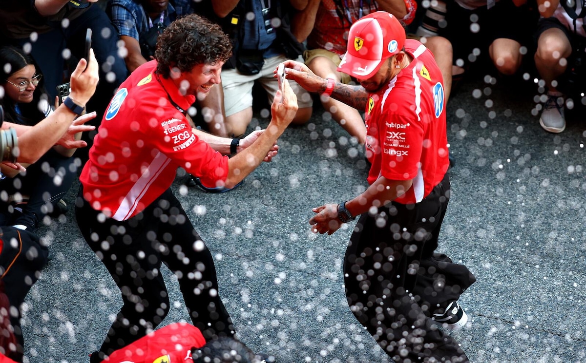 Hamilton e Ferrari, il sogno diventa realtà: la festa per la prima vittoria