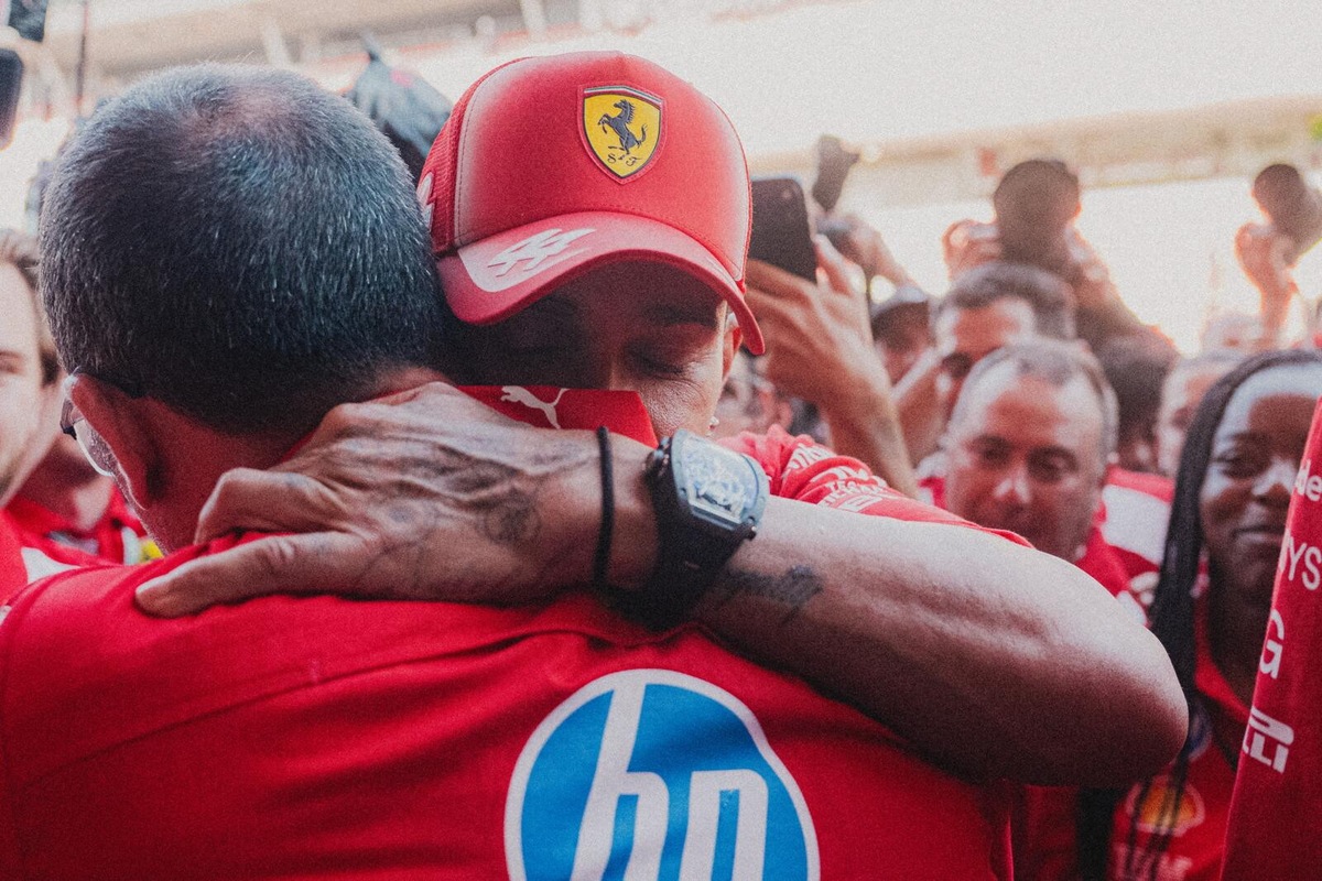 Hamilton e Ferrari, il sogno diventa realtà: la festa per la prima vittoria