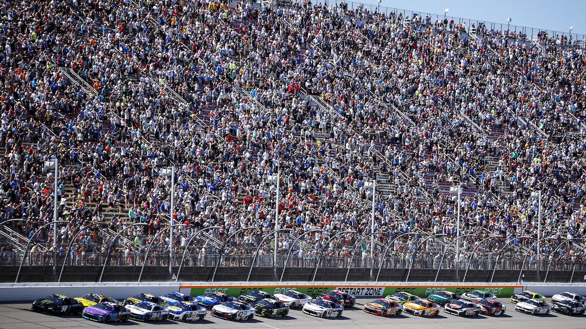 NASCAR: terza di fila per Hamlin a Pocono