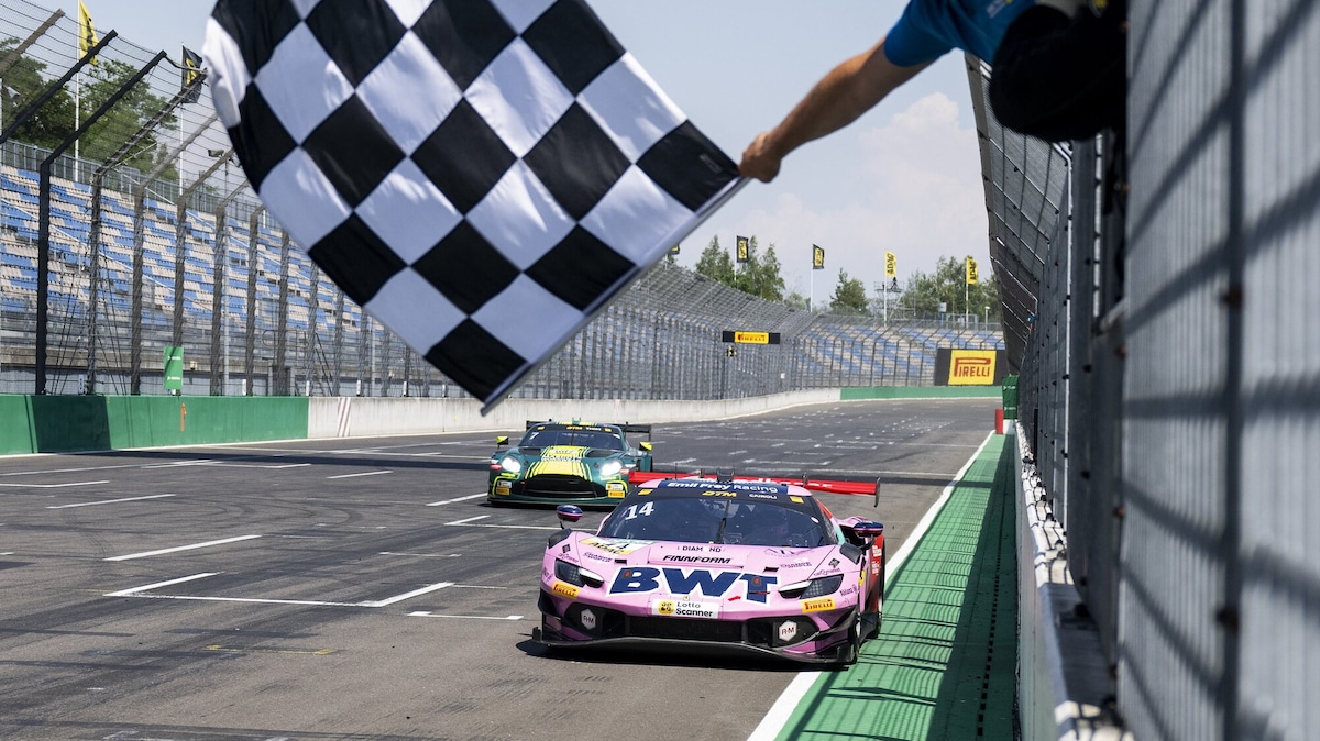 Il DTM parla italiano: Cairoli leader del campionato tedesco con la Ferrari