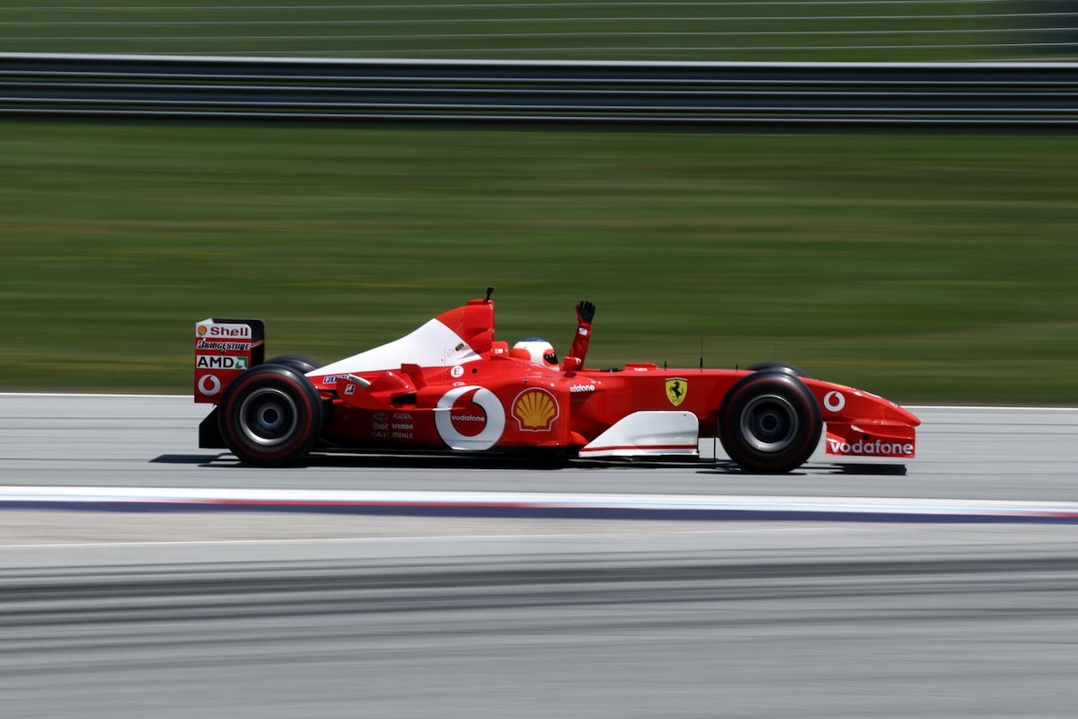 Dalla Tyrrell a 6 ruote alle Ferrari di Schumi e Lauda: parata di leggende al GP Austria