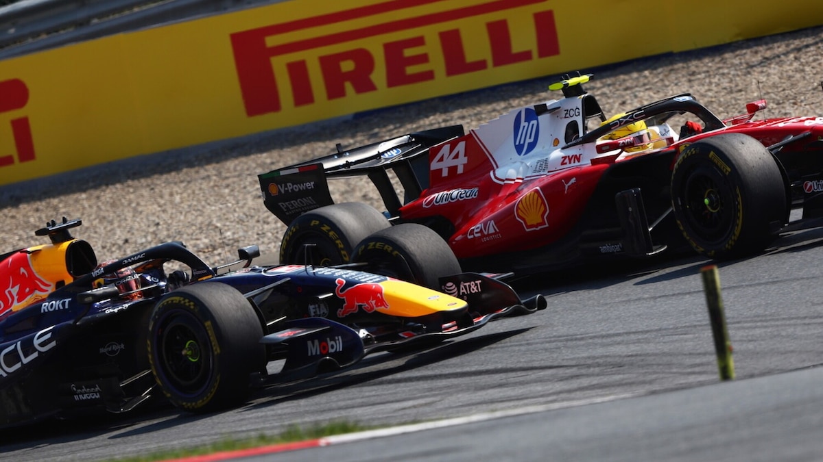 Hamilton, bella lotta con Verstappen e a Max dà consigli per i sorpassi