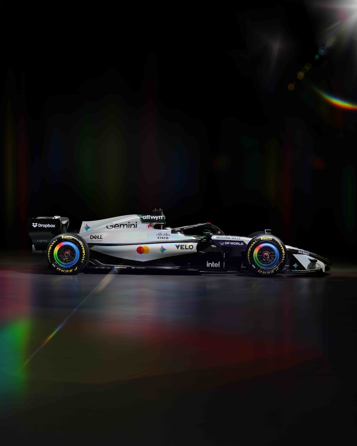 McLaren "in bianco" a Silverstone: livrea speciale per il GP di casa