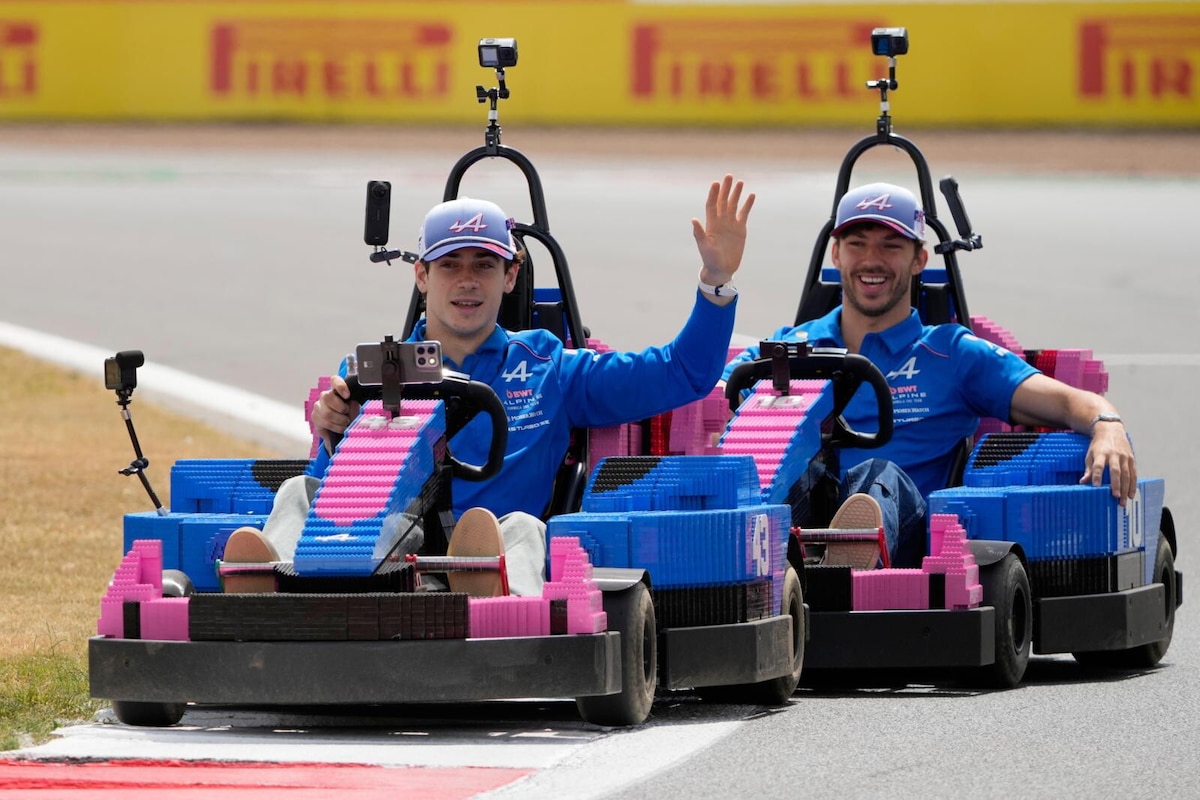 F1 Silverstone, i piloti scendono in pista con le monoposto Lego