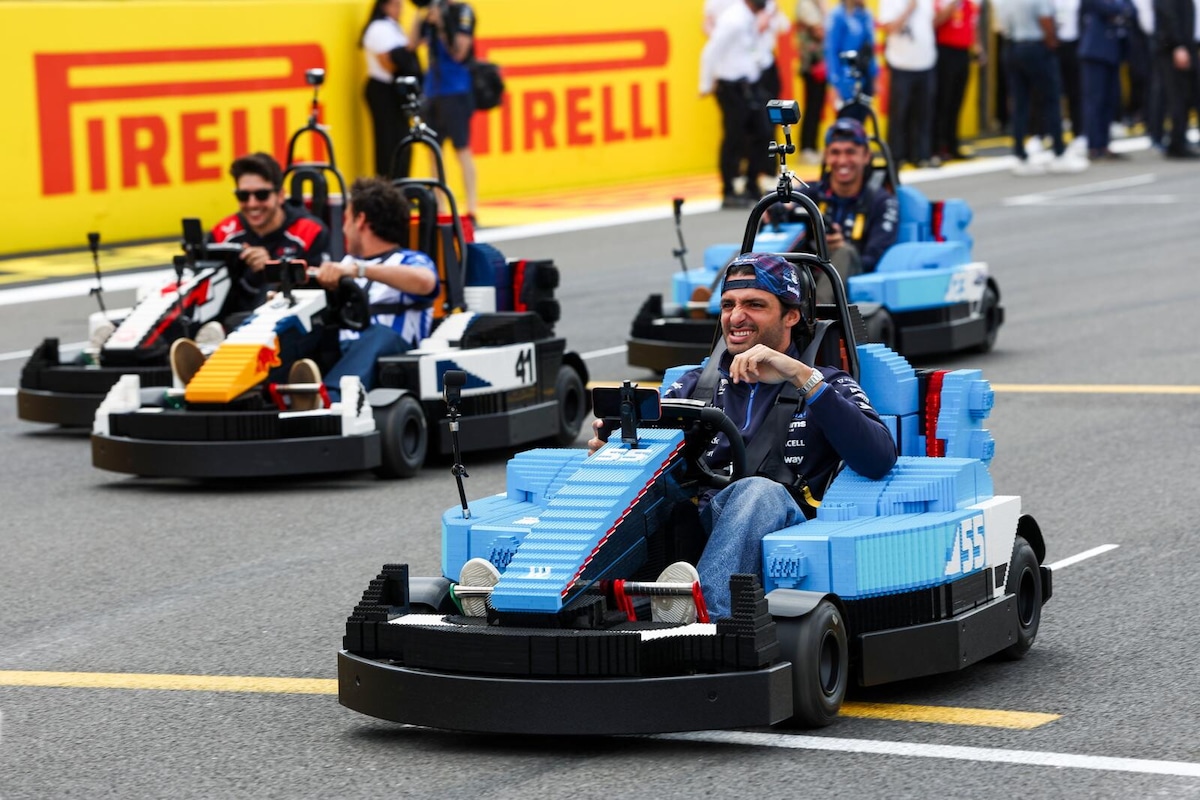 F1 Silverstone, i piloti scendono in pista con le monoposto Lego
