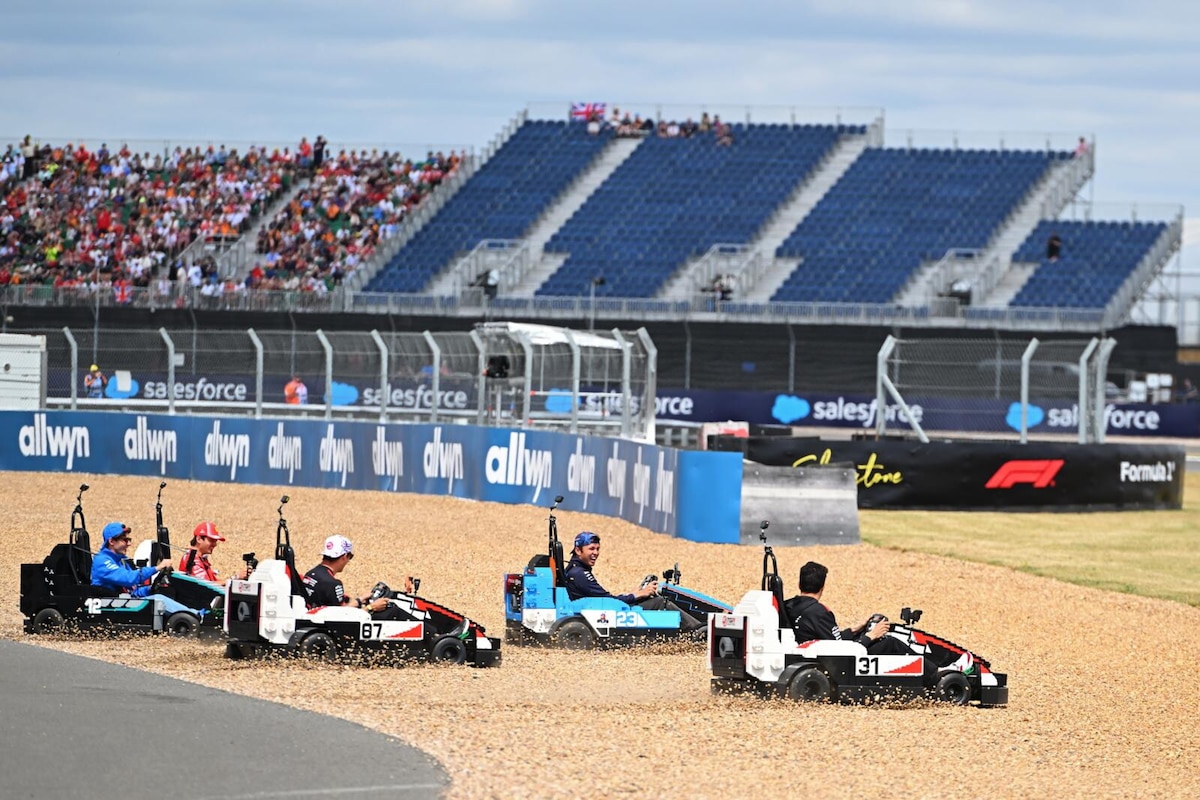 F1 Silverstone, i piloti scendono in pista con le monoposto Lego