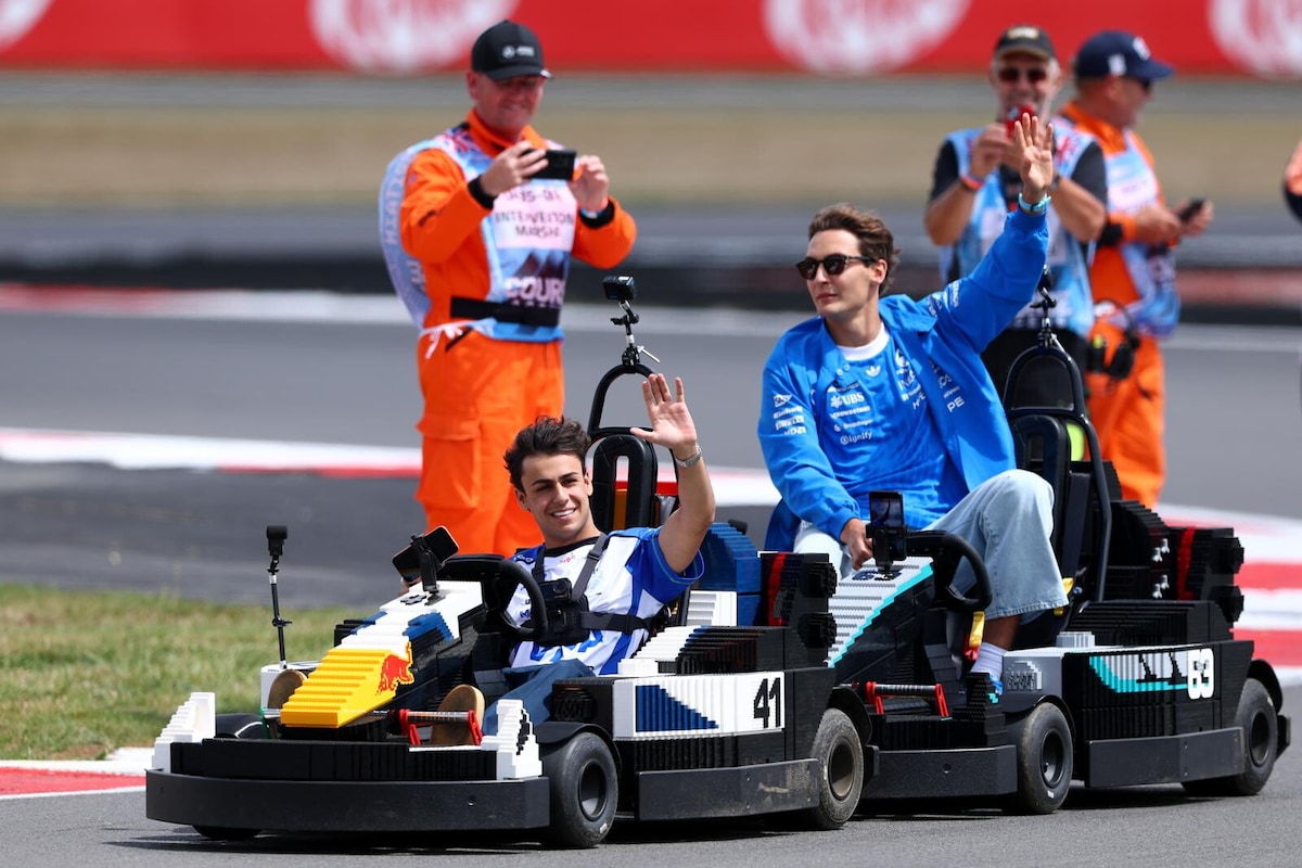 F1 Silverstone, i piloti scendono in pista con le monoposto Lego