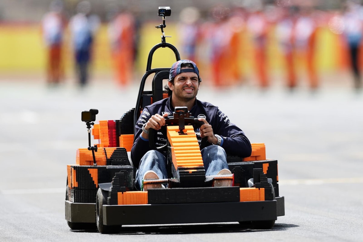 F1 Silverstone, i piloti scendono in pista con le monoposto Lego