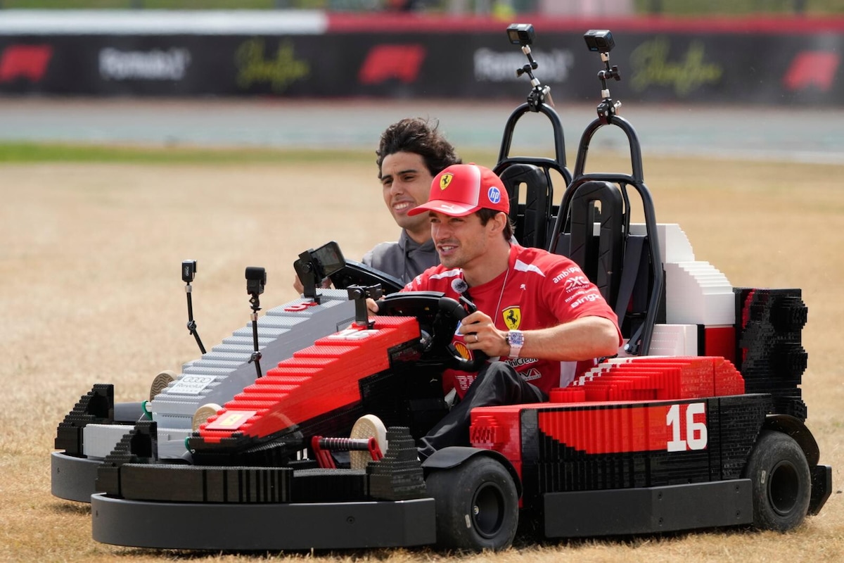 F1 Silverstone, i piloti scendono in pista con le monoposto Lego