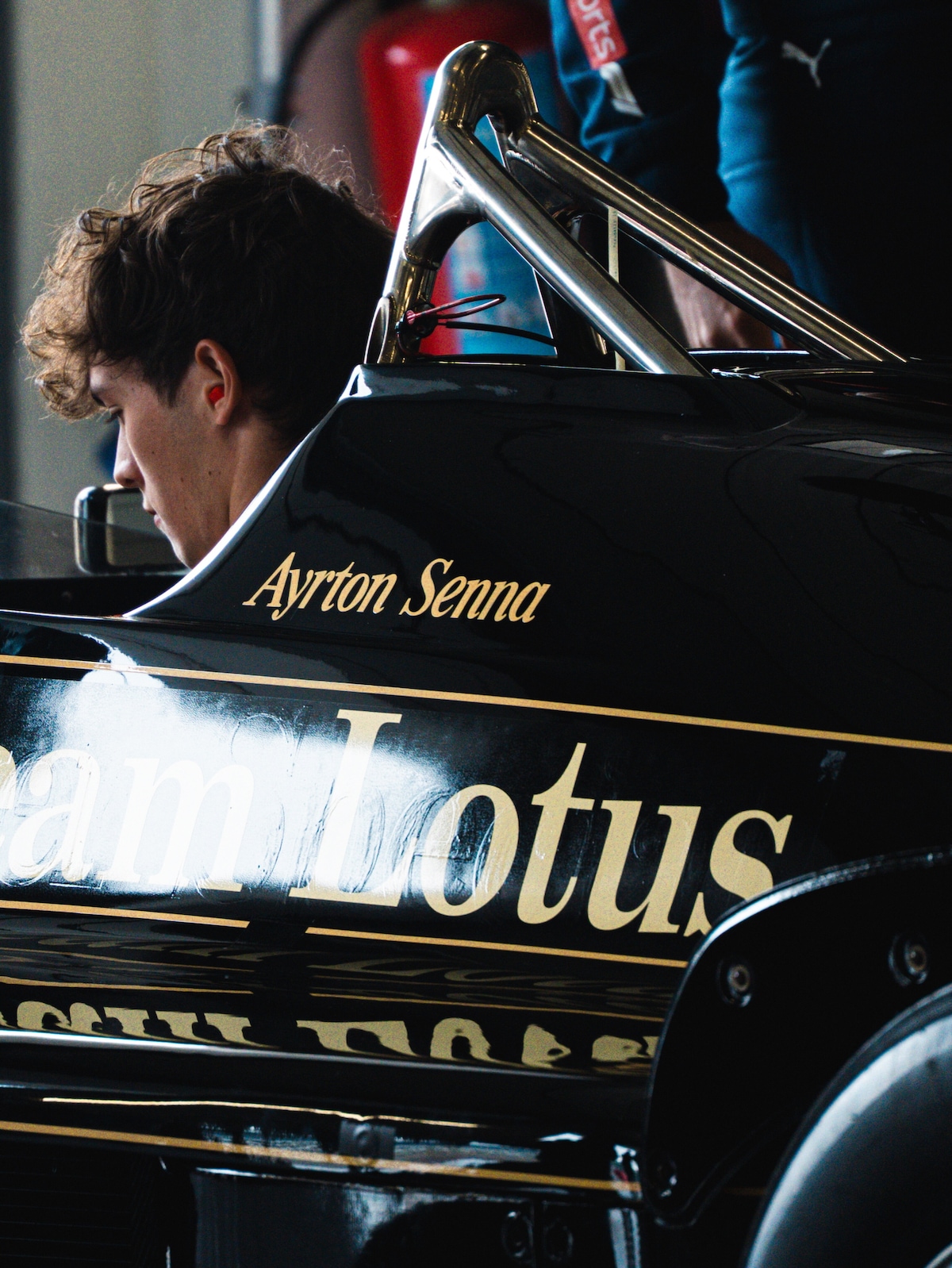 L'emozione di Bearman al volante della Lotus di Senna
