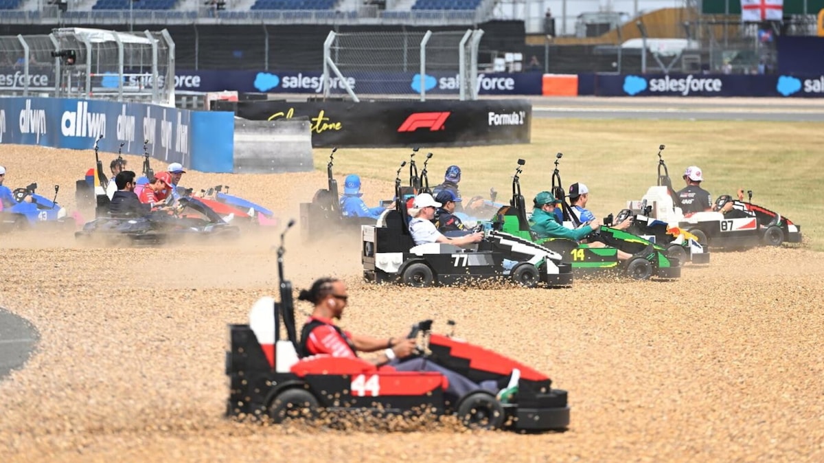 Alonso ha vinto la gara Lego, Leclerc nella sabbia: il resoconto del mini GP di Silverstone