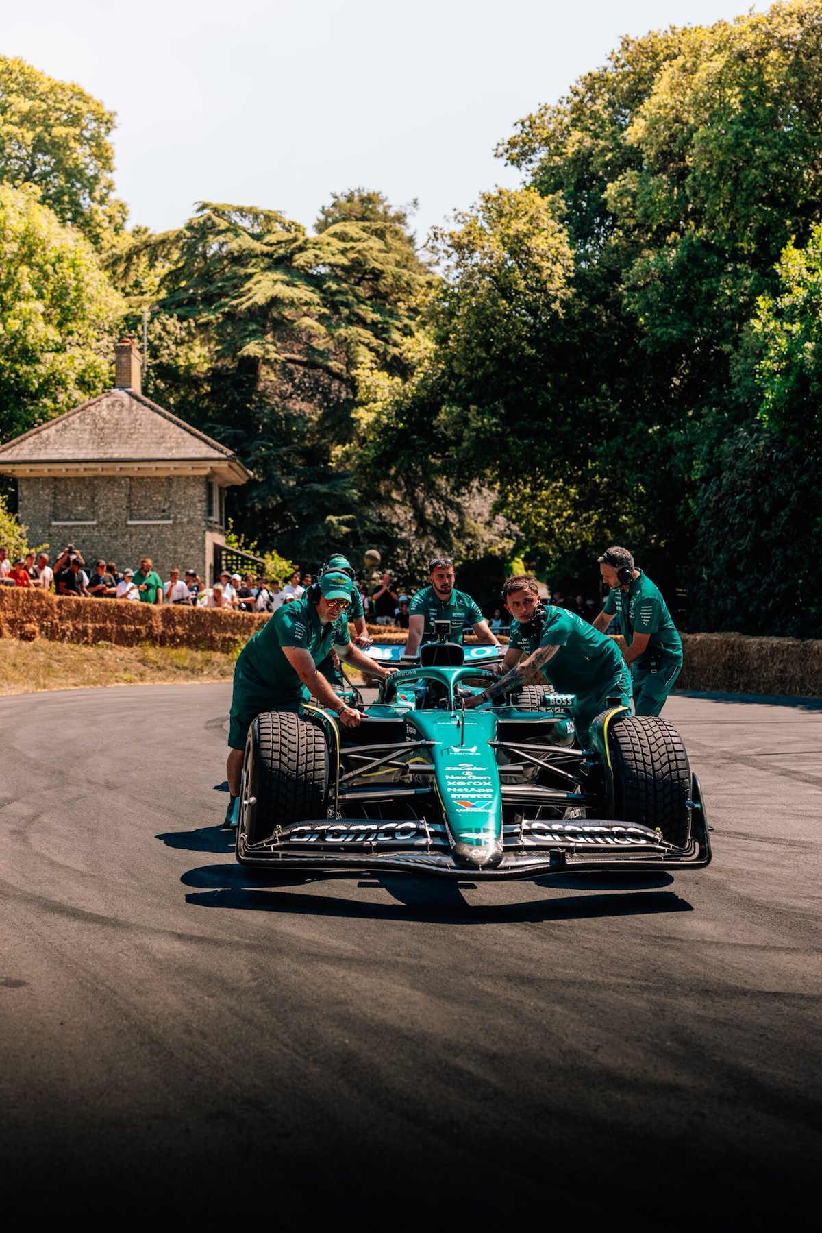 Jessica Hawkins torna al volante di una F1 a Goodwood