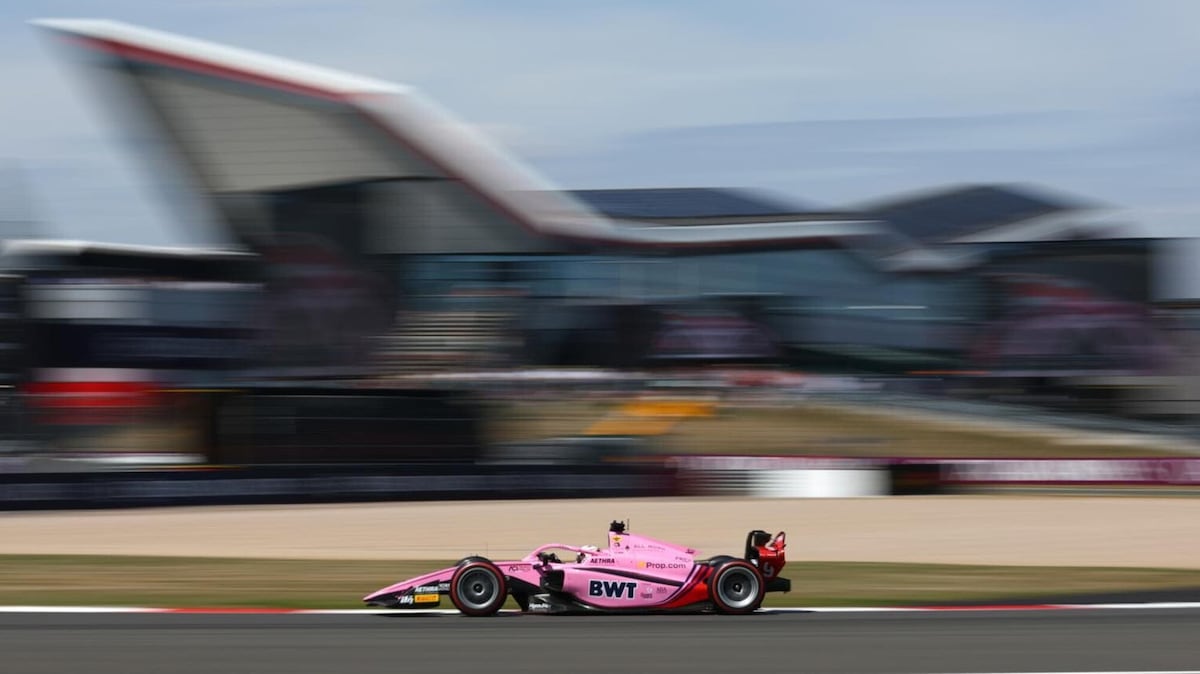Minì, che debutto con Alpine F1! C'è Silverstone e tanti chilometri