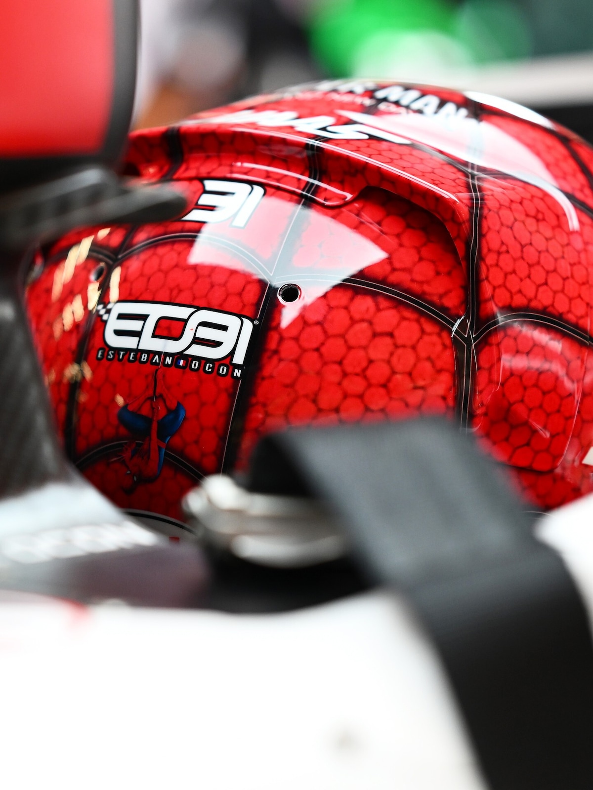 Ocon come Spider-Man a Spa: casco speciale dedicato al supereroe Marvel