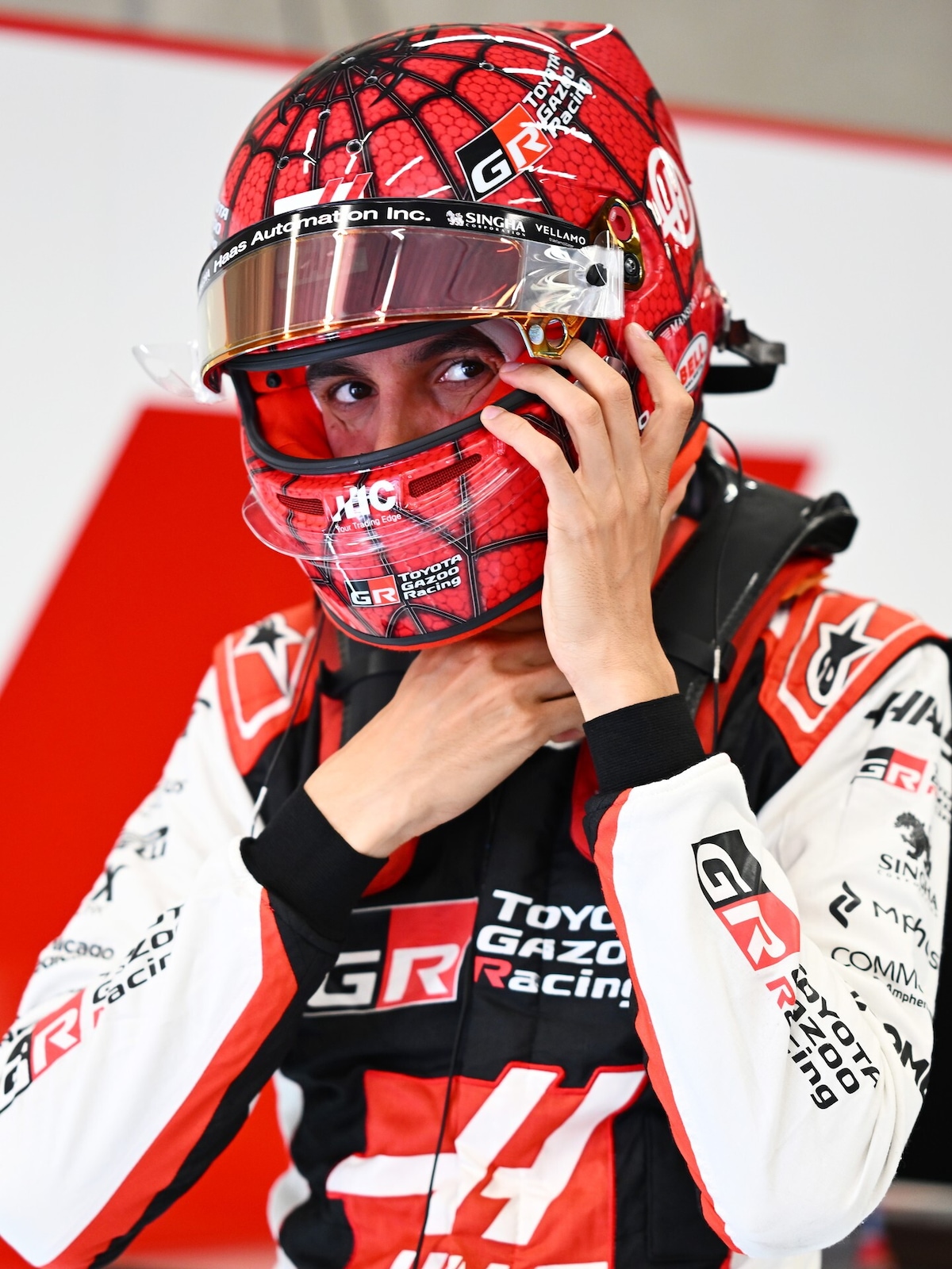 Ocon come Spider-Man a Spa: casco speciale dedicato al supereroe Marvel