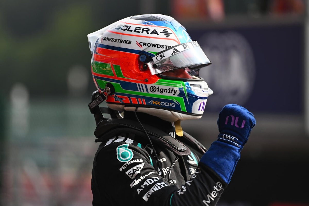 Spa, Barry Baltus consegna il ruotino Pirelli ad Antonelli