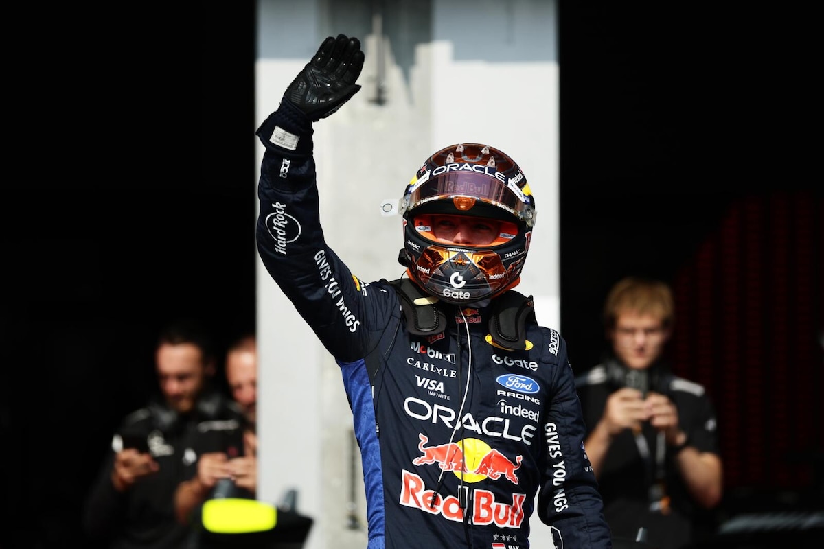 Spa, Barry Baltus consegna il ruotino Pirelli ad Antonelli