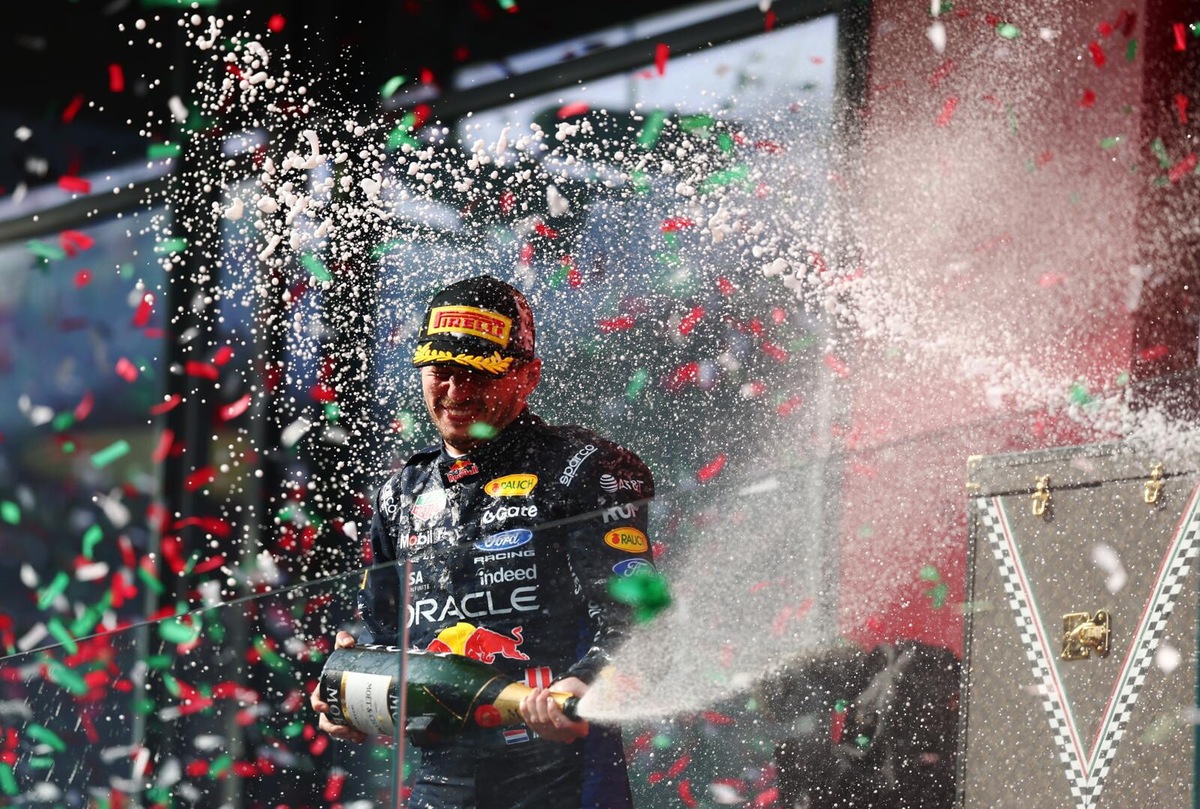 Il podio in Ungheria. La festa dei due campioni iridati e Antonelli