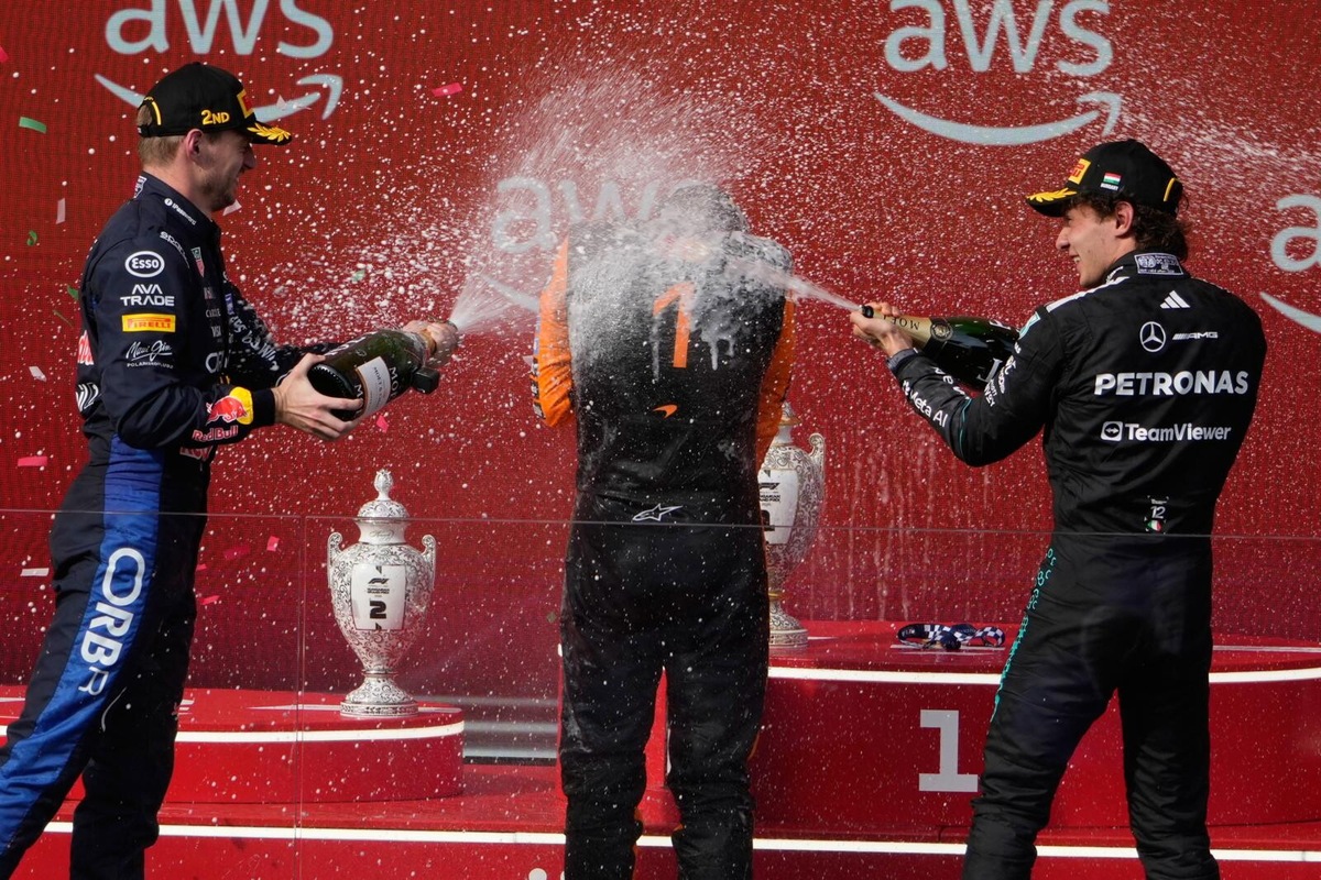 Il podio in Ungheria. La festa dei due campioni iridati e Antonelli