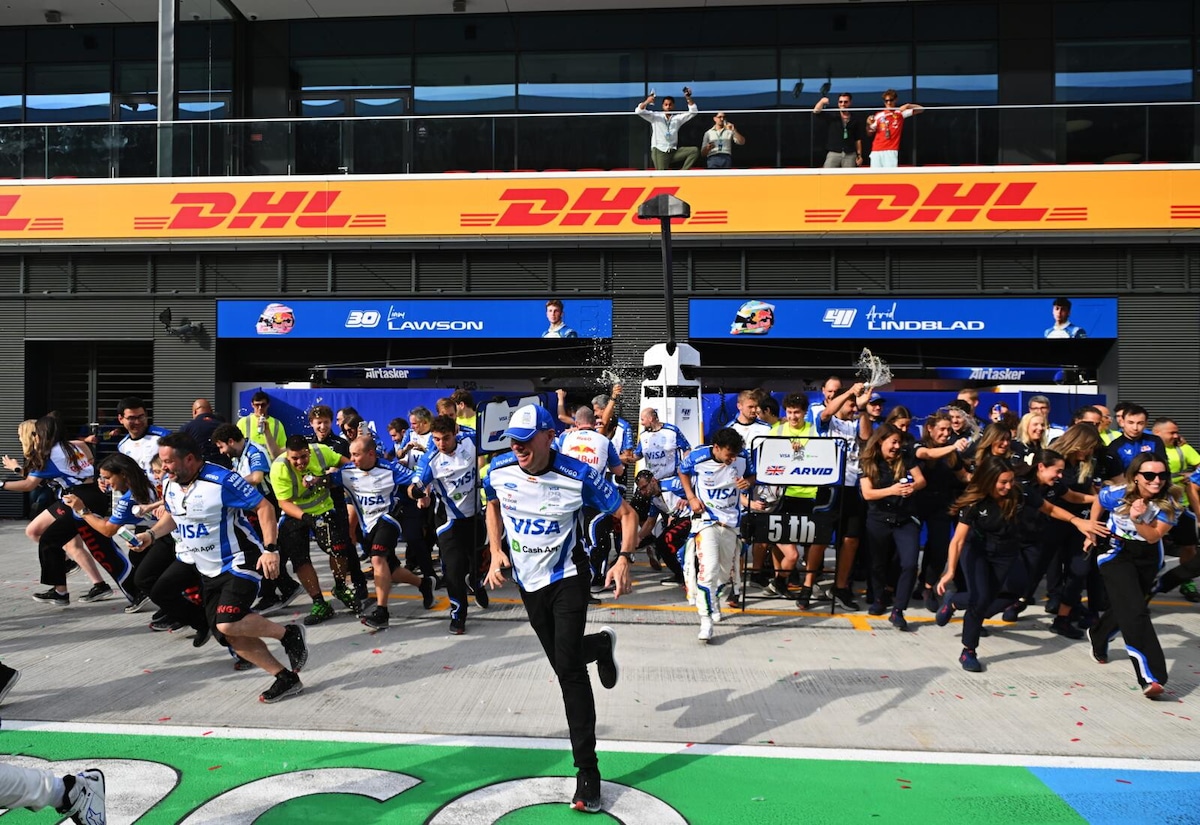 Racing Bulls festeggia il quinto posto in classifica