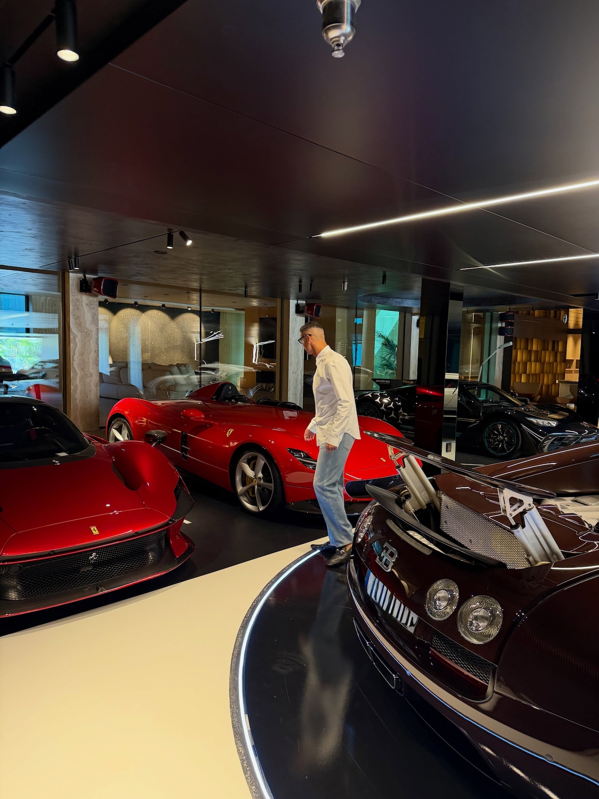 Il garage dei sogni. Cristiano Ronaldo mette in mostra i suoi "giocattoli"